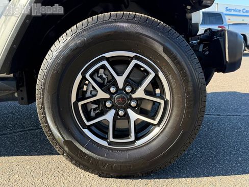 Used 2024 Jeep Wrangler Rubicon image 10