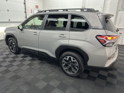 Used 2025 Subaru Forester Premium image 7