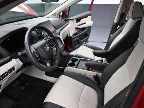 Used 2025 Honda Odyssey Elite image 23