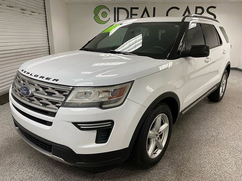 Used 2018 Ford Explorer XLT image 1