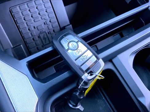 Used 2023 Ford F350 Platinum image 15