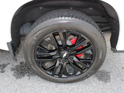 Used 2019 Chevrolet Silverado 1500 High Country w/ Technology Package AWD/4WD image 12