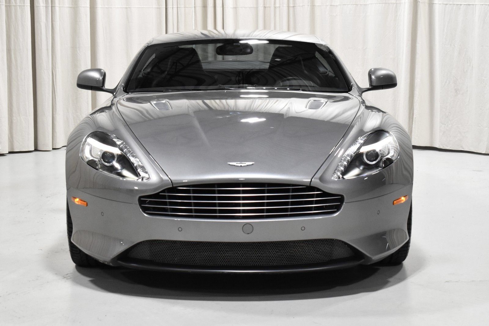 Used 2014 Aston Martin DB9 Coupe RWD image 2