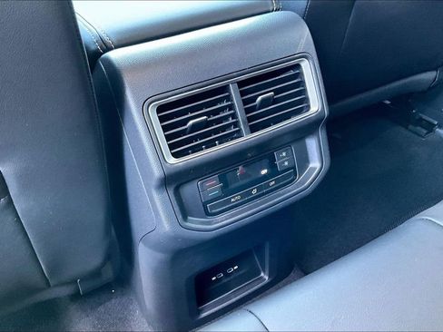 New 2026 Volkswagen Atlas SE image 9