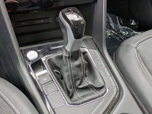 Used 2024 Volkswagen Taos SE image 11