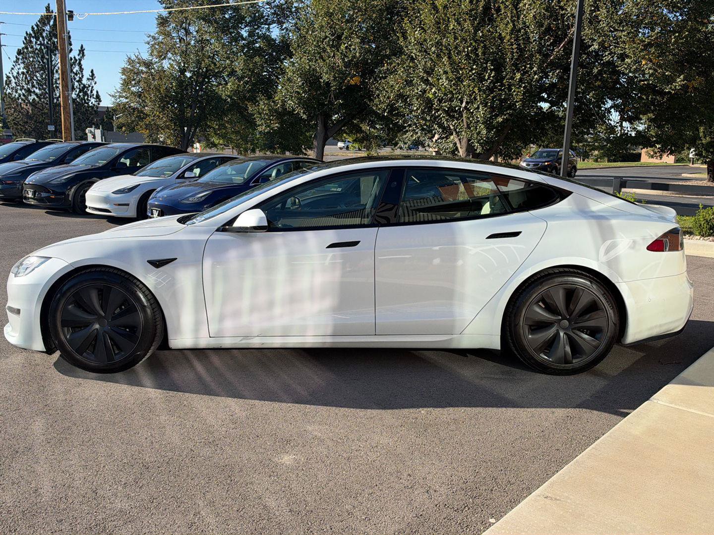 Used 2022 Tesla Model S AWD/4WD image 5
