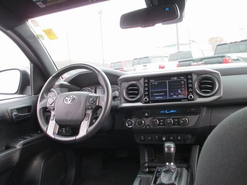 Used 2022 Toyota Tacoma TRD Off-Road image 20