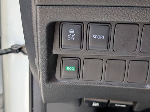 Used 2016 Nissan Rogue SV FWD image 12