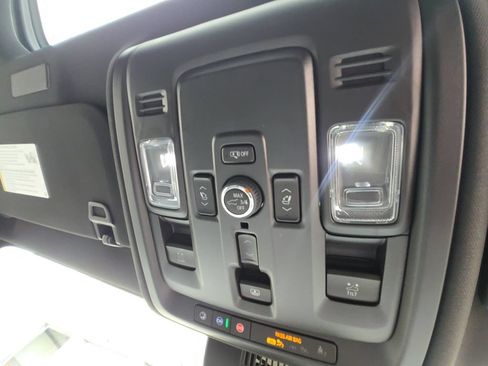 Certified 2025 GMC Yukon XL Denali w/ Sun & Power Step Package AWD/4WD image 29