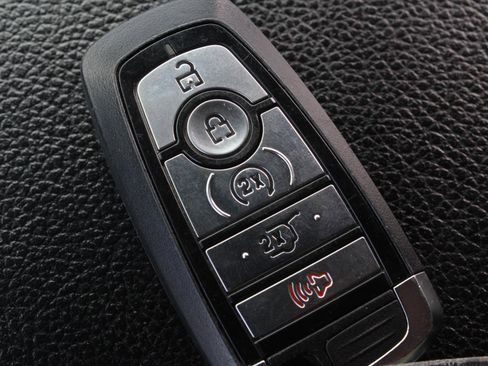 Used 2019 Ford Expedition XLT w/ Equipment Group 202A AWD/4WD image 15