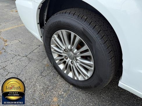Used 2015 Chrysler Town & Country Touring-L w/ Driver Convenience Group FWD image 22
