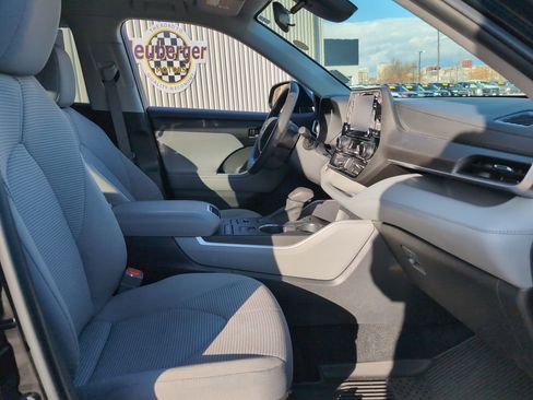 Used 2022 Toyota Highlander L image 16