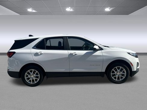 Used 2024 Chevrolet Equinox LT AWD/4WD image 2