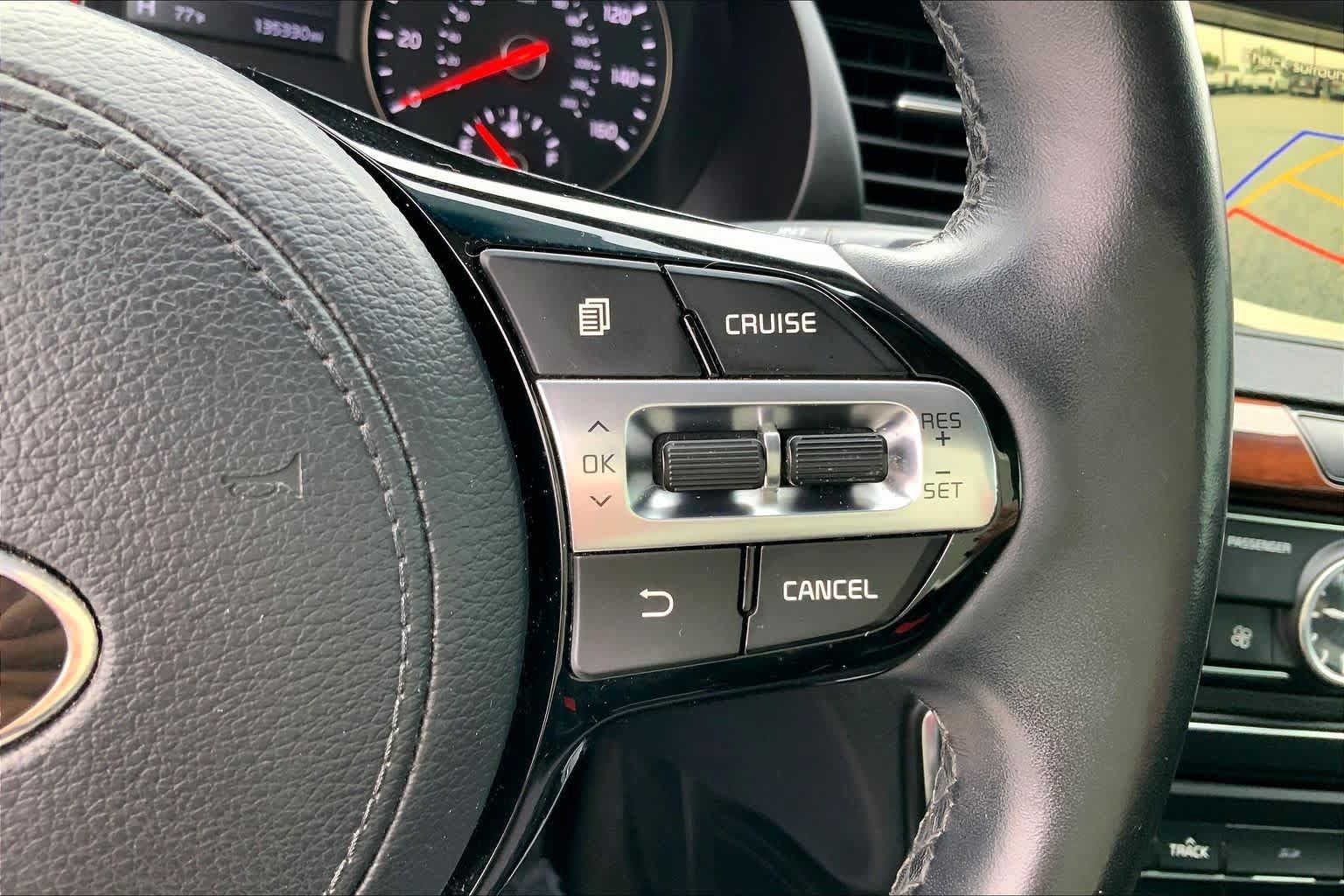 Used 2017 Kia Cadenza Premium w/ Luxury Package FWD image 23