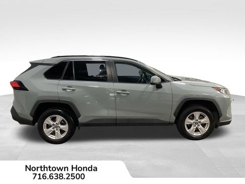 Used 2021 Toyota RAV4 XLE FWD image 10