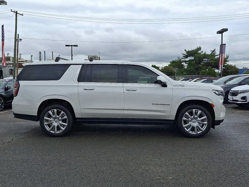 Used 2023 Chevrolet Suburban High Country w/ LPO, Illumination Package AWD/4WD image 8