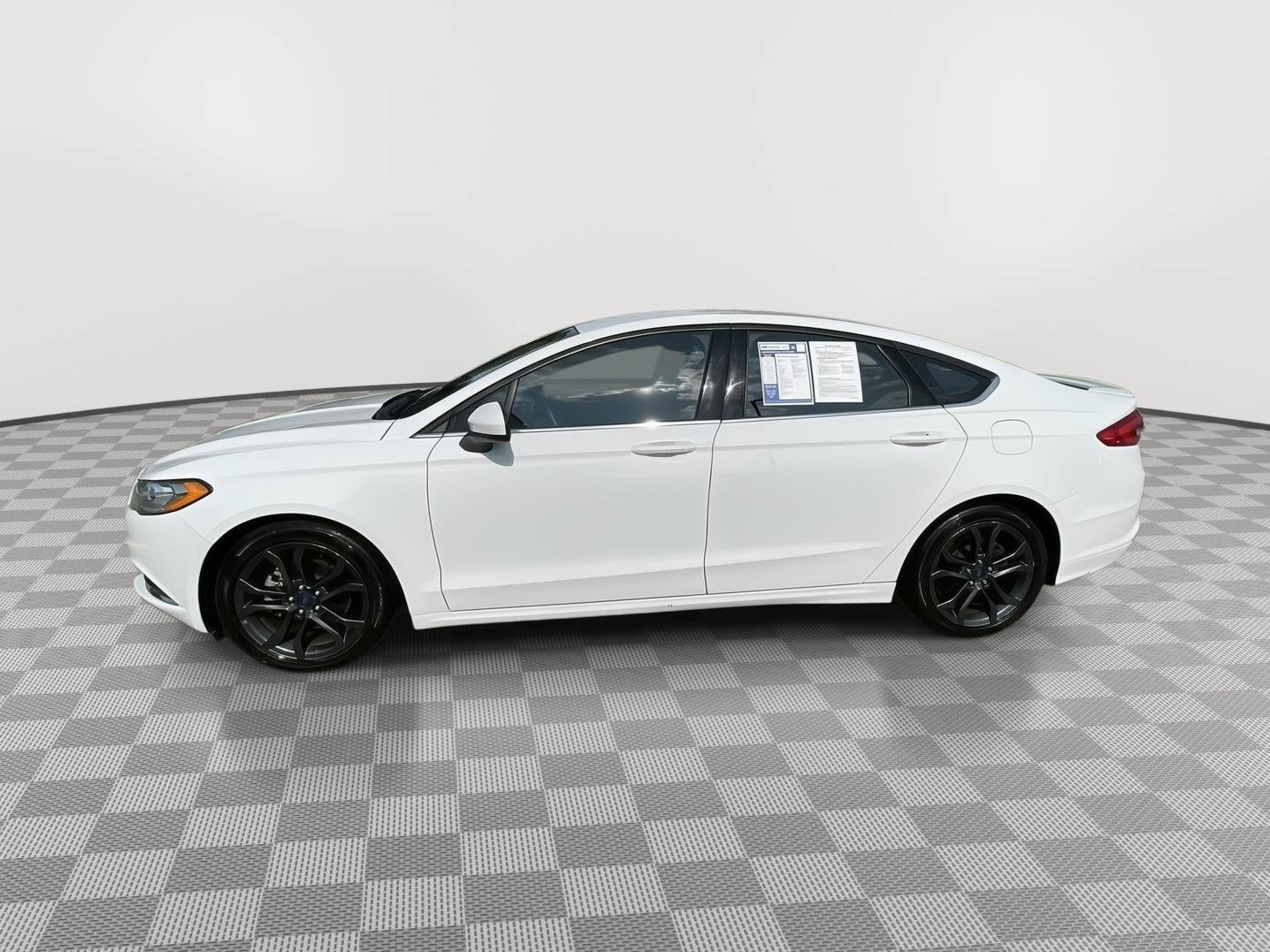 Used 2018 Ford Fusion SE w/ Equipment Group 201A FWD image 11