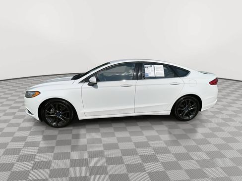 Used 2018 Ford Fusion SE w/ Equipment Group 201A FWD image 11