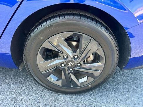 Used 2023 Hyundai Elantra SEL FWD image 12