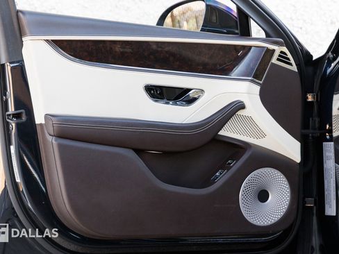 Used 2020 Bentley Flying Spur W12 image 22