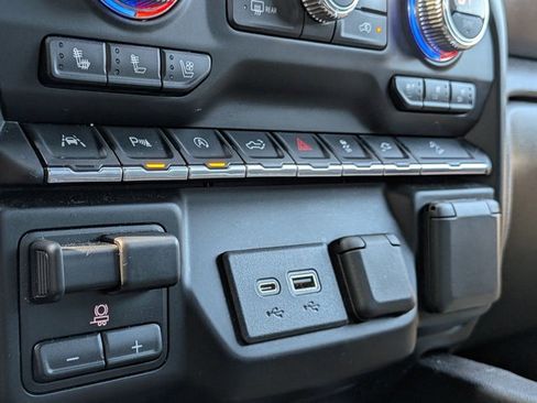 Used 2020 GMC Sierra 1500 AT4 w/ AT4 Premium Package AWD/4WD image 10