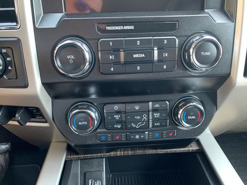 Used 2020 Ford F250 Lariat w/ Chrome Package AWD/4WD image 27