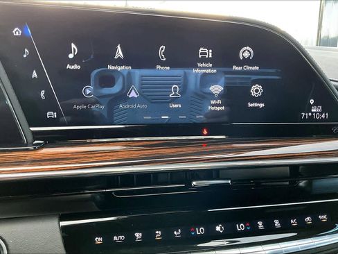 Used 2024 Cadillac Escalade Premium Luxury w/ Performance Package image 34