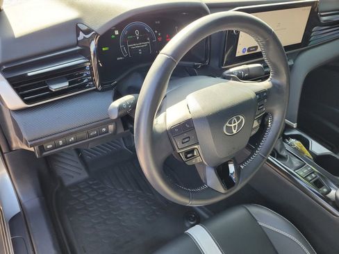 Used 2025 Toyota Camry SE FWD image 26