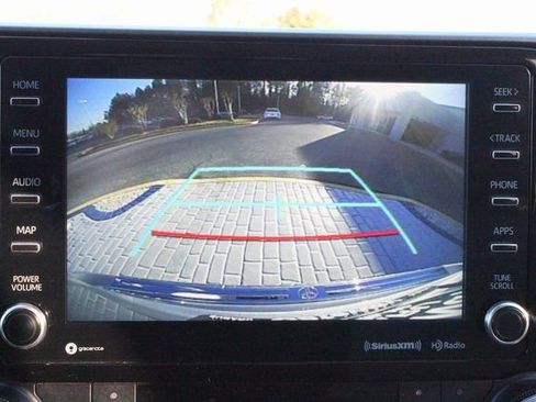 Used 2021 Toyota Highlander LE image 44