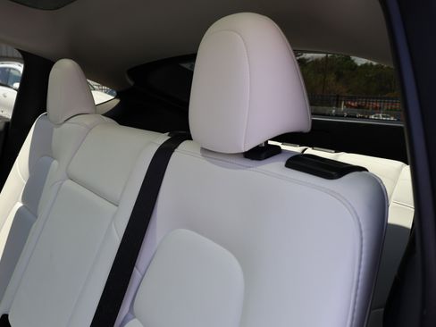 Used 2023 Tesla Model Y Long Range image 16