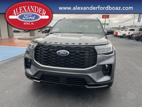 Used 2025 Ford Explorer ST-Line w/ ST-Line Street Pack image 5