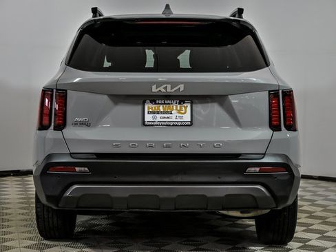 Used 2022 Kia Sorento S w/ Panoramic Sunroof Package image 6