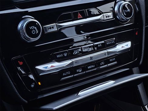 Used 2023 Ford Explorer ST-Line image 18