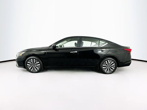 Used 2023 Nissan Altima 2.5 SV image 4