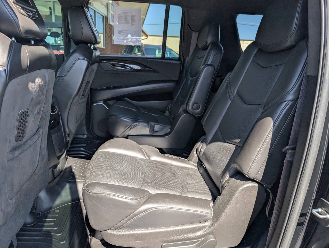 Used 2017 Cadillac Escalade ESV Platinum AWD/4WD image 12