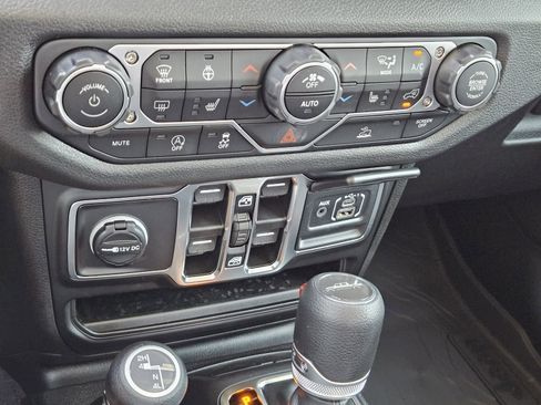 New 2025 Jeep Gladiator Sport AWD/4WD image 17