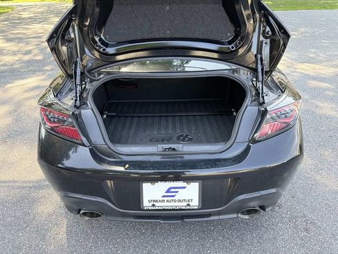Used 2022 Toyota GR86 Premium w/ ALL Weather Mat Package (TMS) RWD image 11
