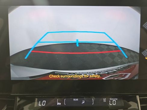 Used 2025 Toyota Sienna XSE FWD image 21
