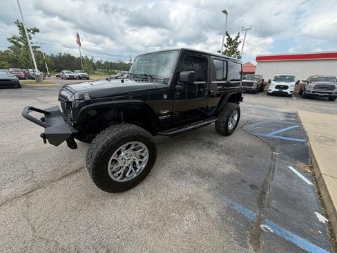 Used 2014 Jeep Wrangler Unlimited Sahara w/ Max Tow Package AWD/4WD image 3