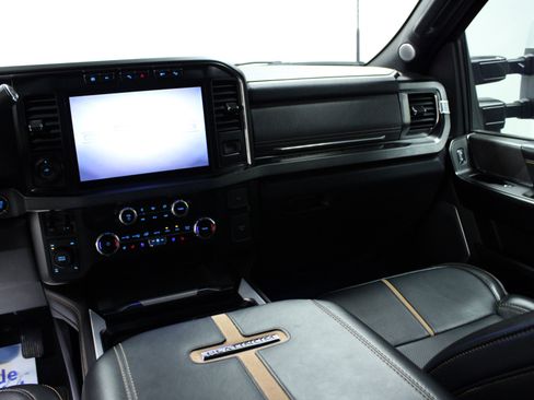 Used 2023 Ford F350 Platinum image 19