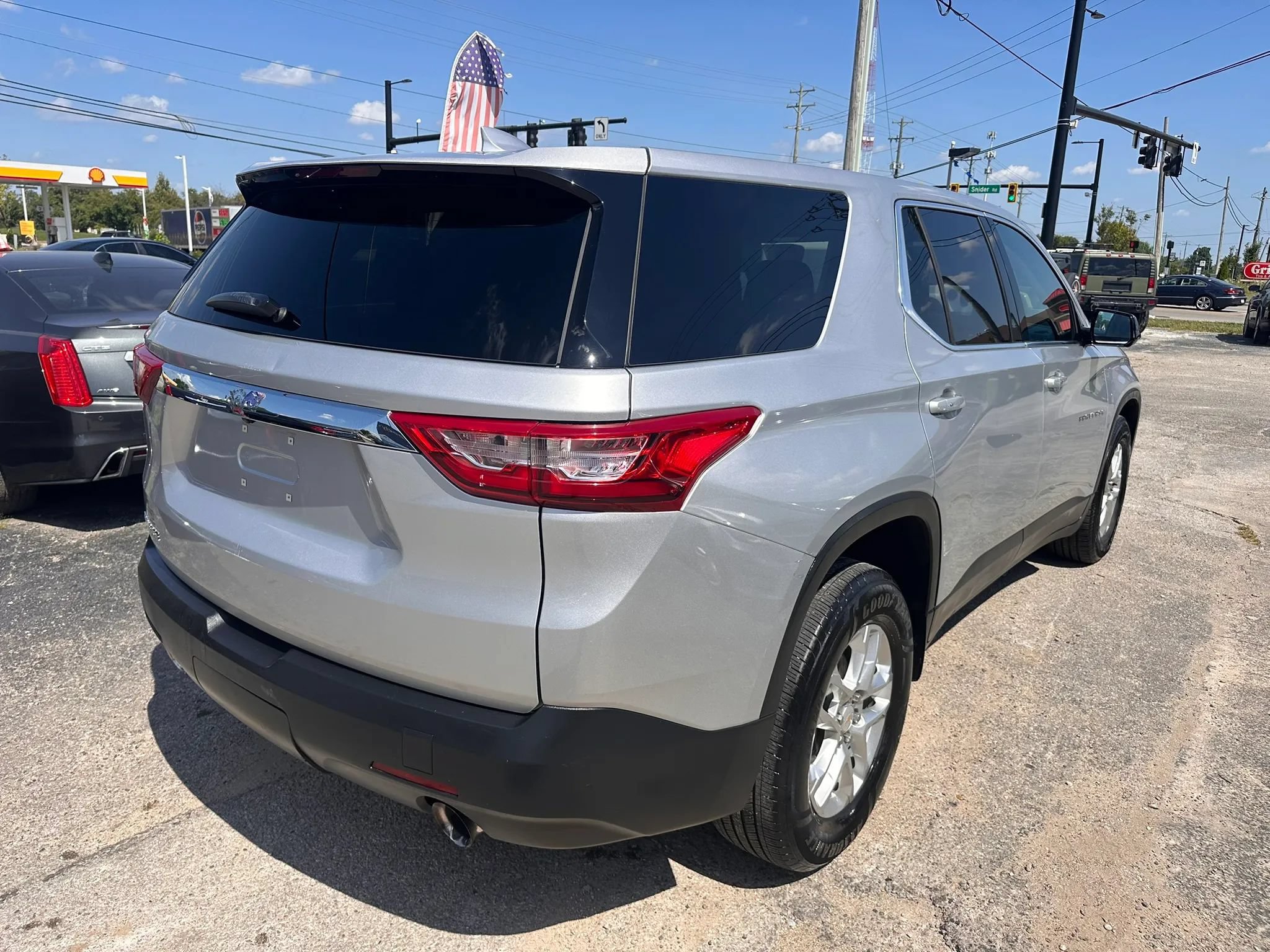 Used 2019 Chevrolet Traverse LS FWD image 4