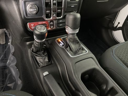 Used 2025 Jeep Wrangler Unlimited Rubicon 4xe w/ Safety Group AWD/4WD image 31