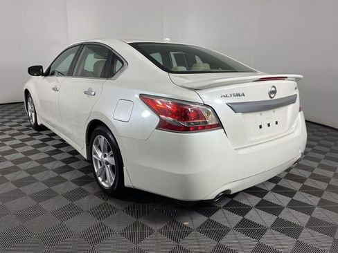 Used 2015 Nissan Altima 2.5 SV w/ Convenience Package FWD image 8