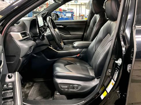 Used 2023 Toyota Highlander XSE image 9