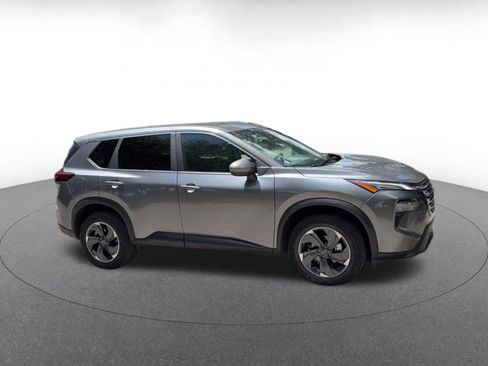 Used 2025 Nissan Rogue SV FWD image 2