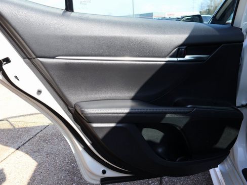 Used 2022 Toyota Camry XSE image 17