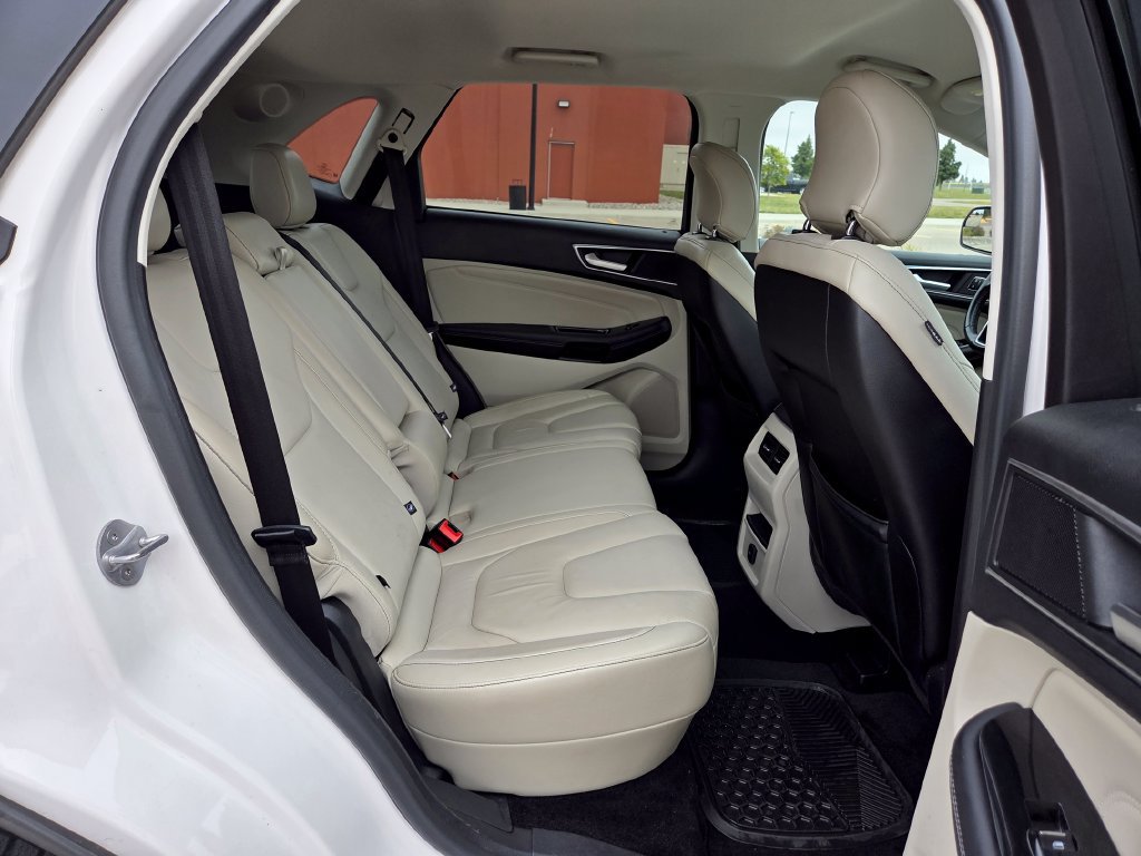 Used 2015 Ford Edge Titanium FWD image 34