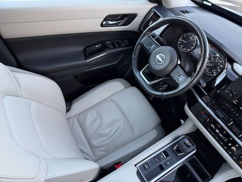 Used 2024 Nissan Pathfinder SL image 15