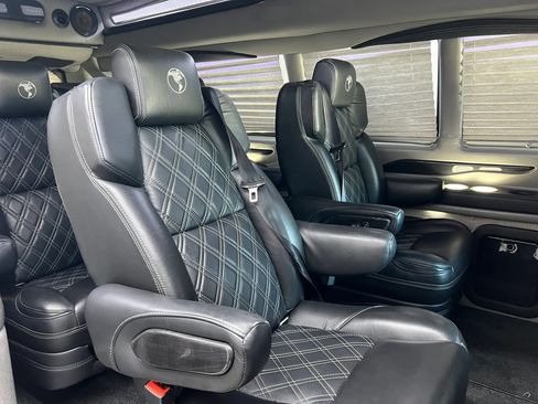Used 2021 Chevrolet Express 3500 LS w/ Chrome Appearance Package RWD image 17