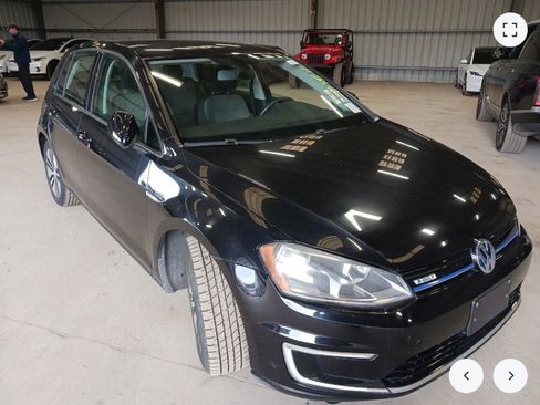Used 2016 Volkswagen e-Golf SE w/ DC Fast Charging Package image 3